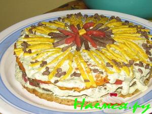 Печёночно-овощной торт с помидором и интересным соусом