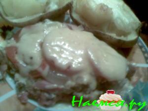 Мясо, запеченное с помидорами и ветчиной Мясо, запеченное с помидорами и ветчиной