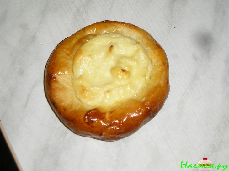 Ватрушки дрожжевые с кардамоном на молоке