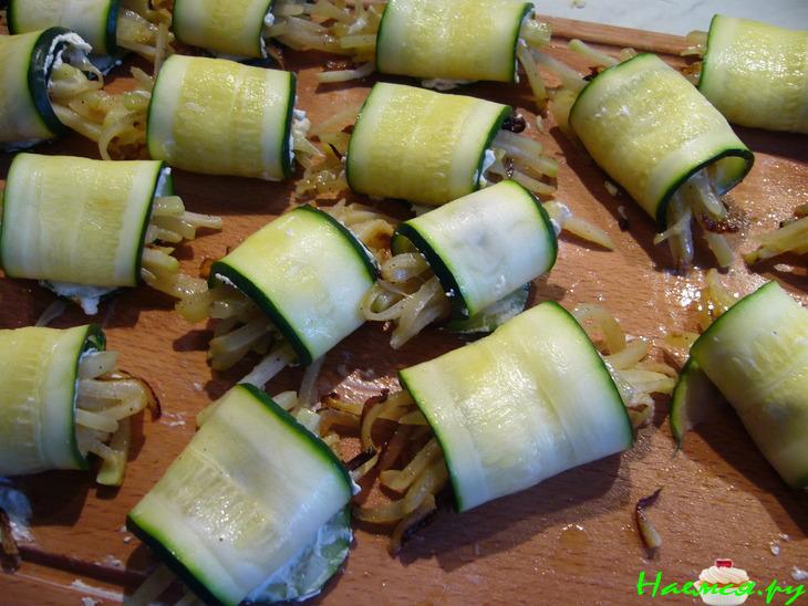 Рулетики из цуккини с кольраби