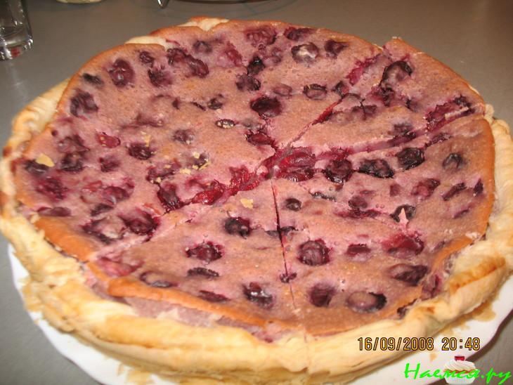 Творожно-йогуртовый пирог с вишней