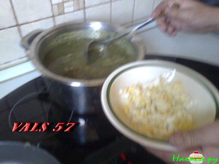 Зеленый борщ с телячьими хвостами