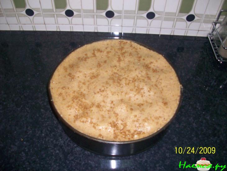 Закрытый яблочный пирог с изюмом и орехами Закрытый яблочный пирог с изюмом и орехами