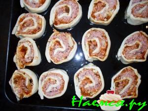 Пицца из слоеного бездрожжевого теста на скорую руку