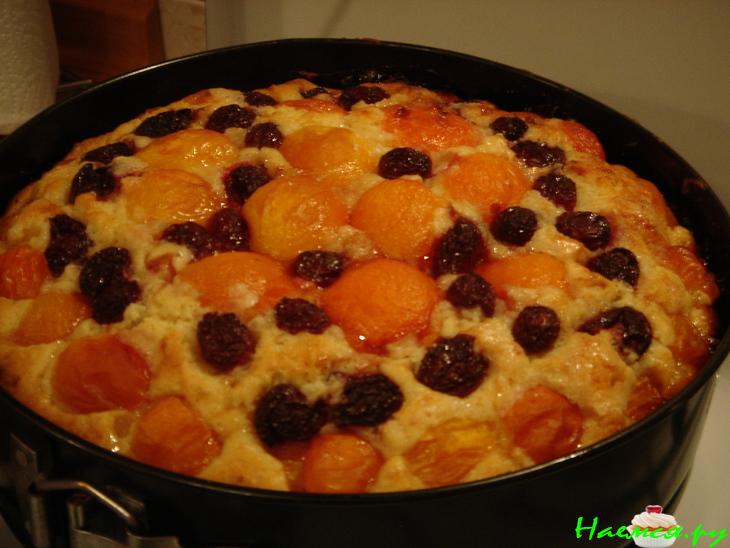 Творожно-абрикосовый пирог с черешней Творожно-абрикосовый пирог с черешней