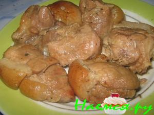 Свиная рулька тушенная в гусятнице