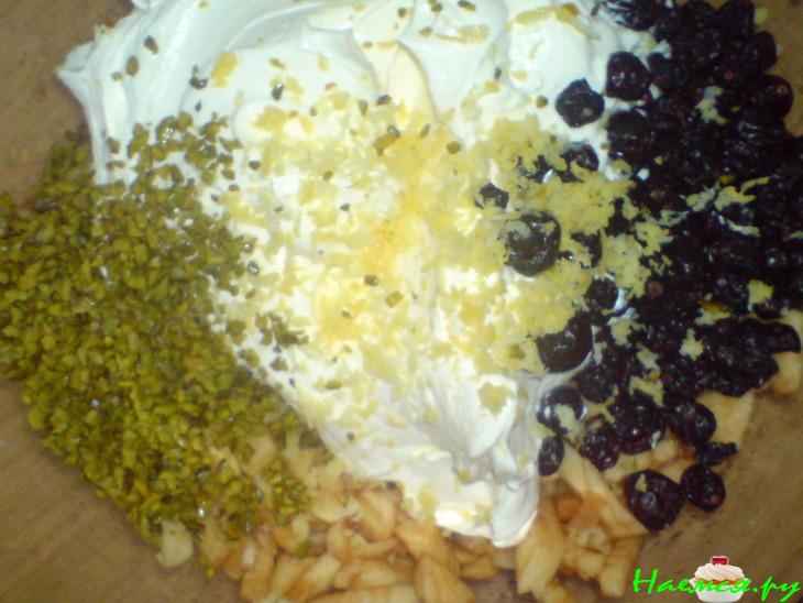 Яблочно-фисташковый торт без выпечки