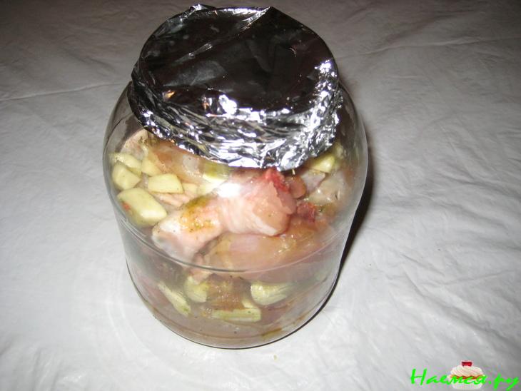 Курица с чесноком в банке