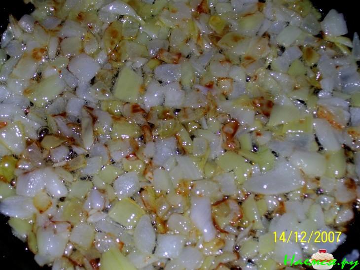 Слоеный пирог с курицей, рисом и яйцом Слоеный пирог с курицей, рисом и яйцом