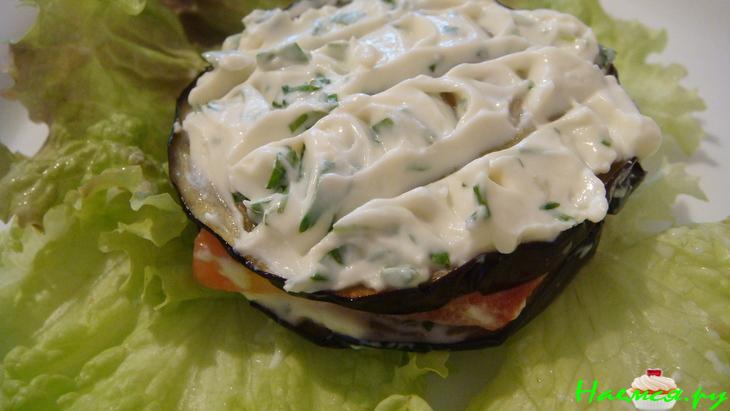 Закуска из баклажана с фетой и помидорами