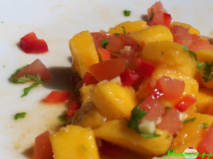 Лосось с манговым сальса&nbsp; 