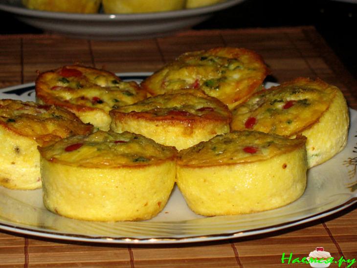 Мини-Фриттаты с карликовыми помидорами и сыром Фета