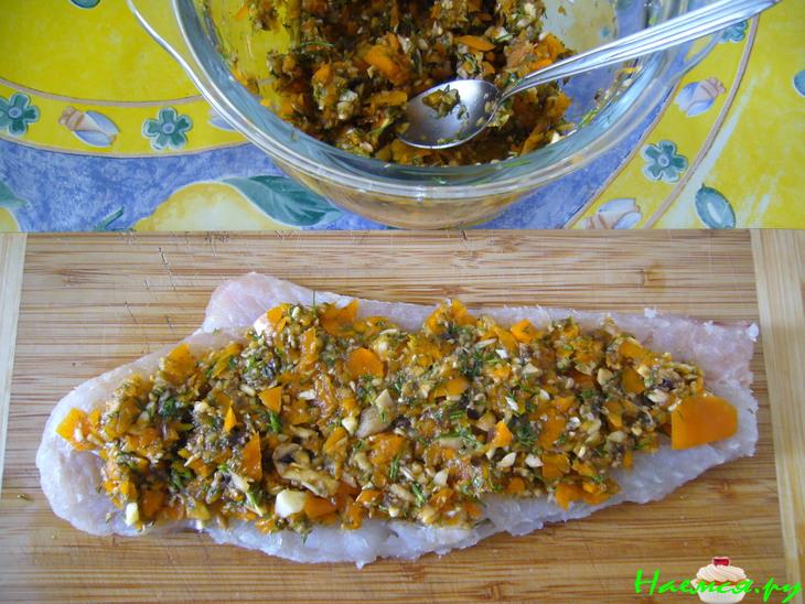 Рыбные рулеты с шампиньонами и болгарским перцем