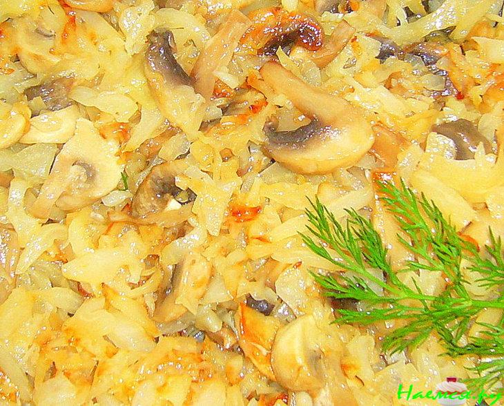 Капуста жареная с грибами