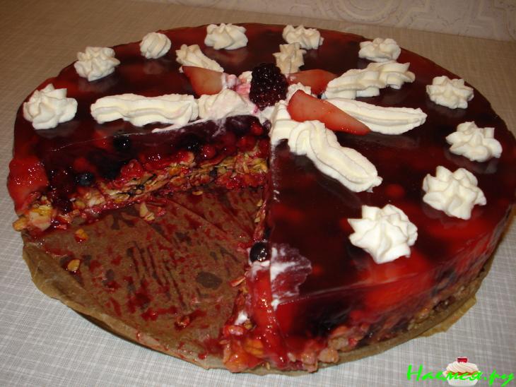 Ягодный торт на корже из мюсли