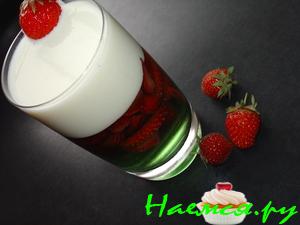 Желейная клубничка пoд ванильным соусом Желейная клубничка пoд ванильным соусом