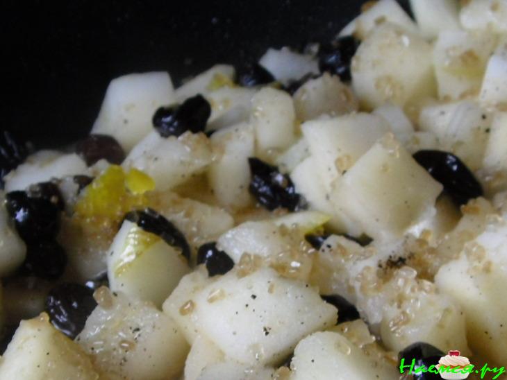 Яблочный соус и изюмом и миндалем для курицы, мяса... Яблочный соус и изюмом и миндалем для курицы, мяса...