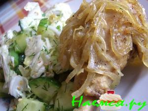 Куриные окорочка тушеные с луком