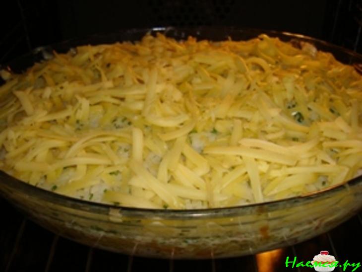 Запеканка с рыбой, кальмарами, овощами и рисом