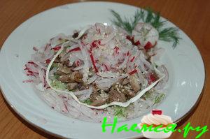 Салат с куриной печенью и редиской