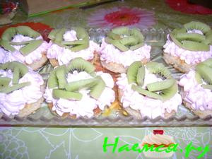 Корзиночки со сливками и киви Корзиночки со сливками и киви