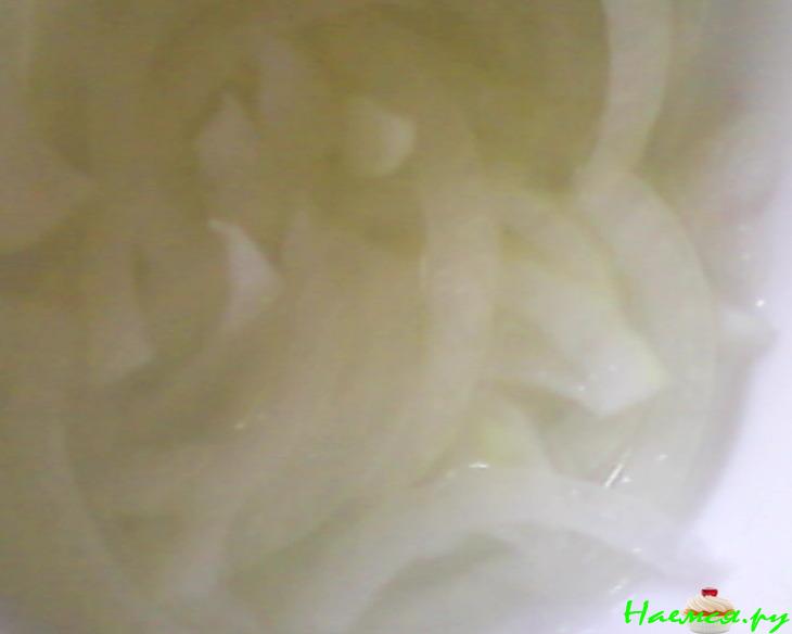 Шпротный салат с зеленым горошком