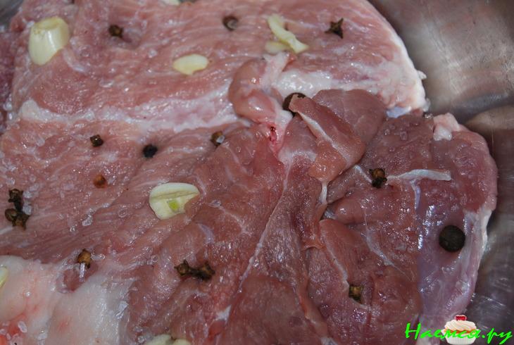 Ароматнейшее мясо в рукаве с гвоздикой и душистым перцем Ароматнейшее мясо в рукаве с гвоздикой и душистым перцем