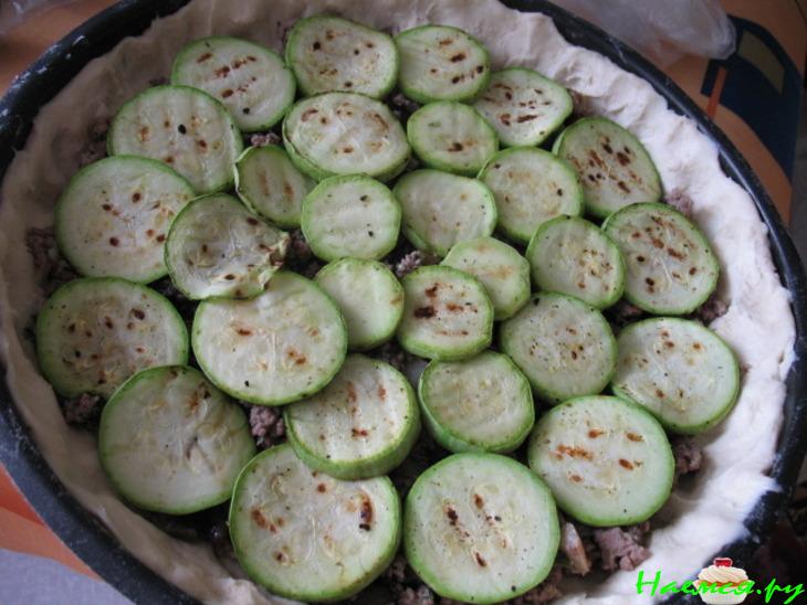 Киш с фаршем и кабачком