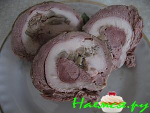 Свиной (говяжий) рулет с куриной грудкой и грибами Свиной (говяжий) рулет с куриной грудкой и грибами