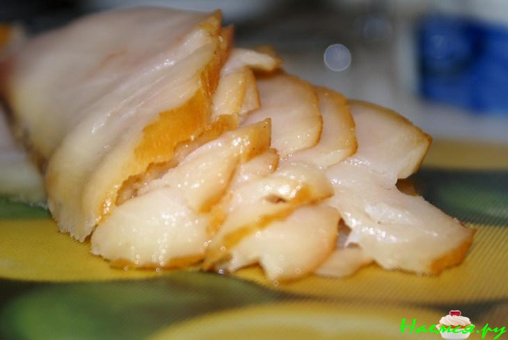 Салат с запеченным перцем и копченной рыбой