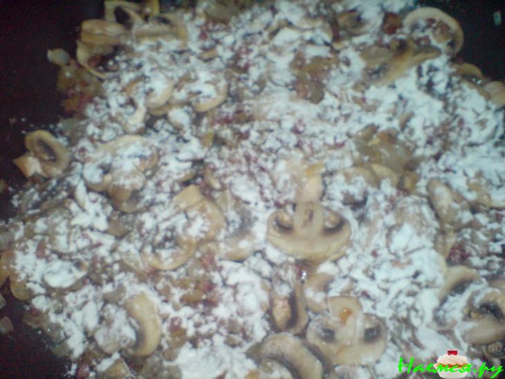 Пирог с грибами&nbsp; и беконом (вариант)