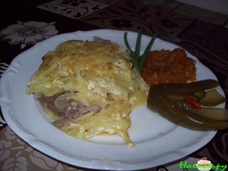 Мясо под шубой с картошкой