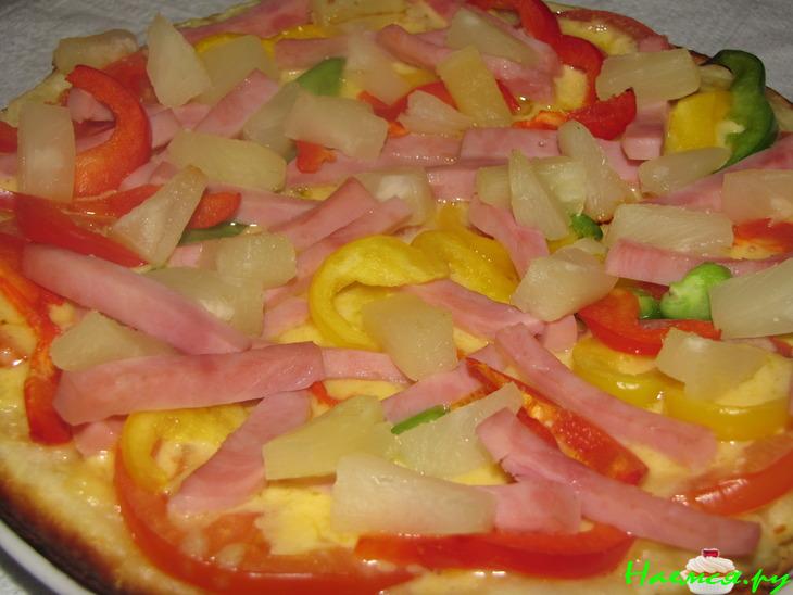 Пицца с ананасом и руколой Пицца с ананасом и руколой