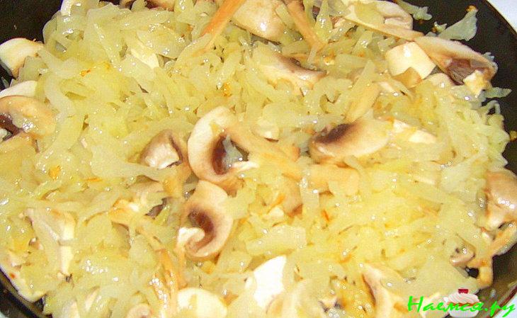 Капуста жареная с грибами