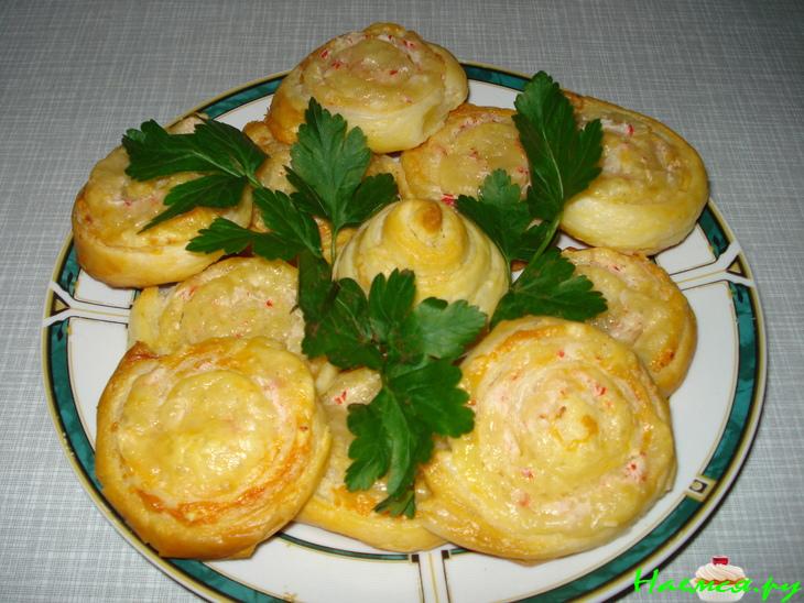 "Сырные завитки" с крабовыми палочками