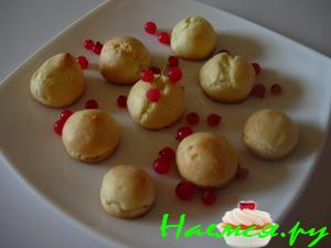 Эклеры с кремом из красной смородины, молочного шоколада и сгущенного молока Эклеры с кремом из красной смородины, молочного шоколада и сгущенного молока