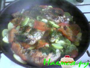 Курочка с овощами и зеленью