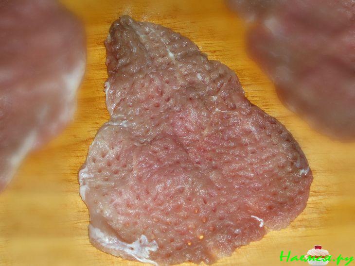 Мясные пальчики со шпинатом и сливочным соусом