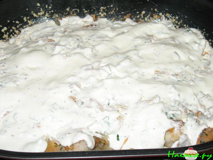 Запеканка с рыбой и грибами под сеточкой из картофельного теста