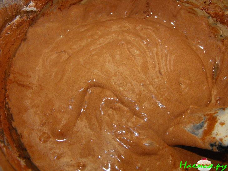 Шоколадно-ореховый торт с мягким кремом