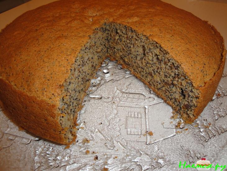 Маковый бисквит с орешками