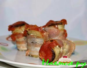 Баклажановые рулетики запеченные с творогом и беконом