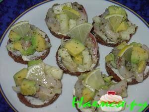 Cелёдочный салат на хлебе