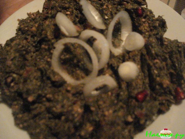 "Пхали" из листьев свёклы с орехами "Пхали" из листьев свёклы с орехами