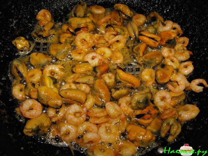 Картофельные стаканчики с морепродуктами