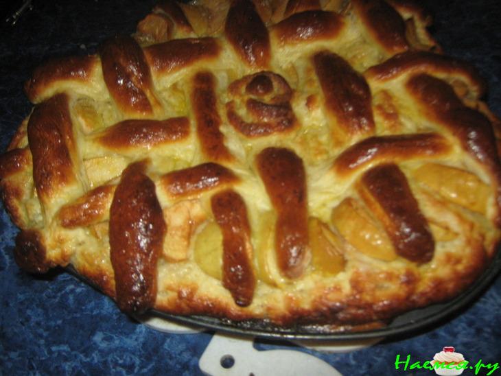 Пирог на топленом молоке с яблоками&nbsp; 