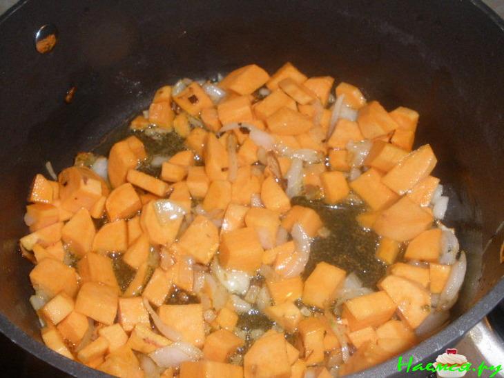 Суп-пюре из цветной капусты и сладкого картофеля Суп-пюре из цветной капусты и сладкого картофеля