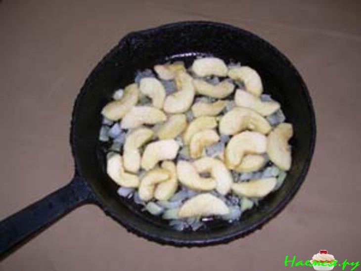 Курица с яблоками, имбирем и гвоздикой