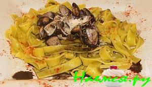 Паста с морскими ракушками (berberechos) и чернилами кальмара