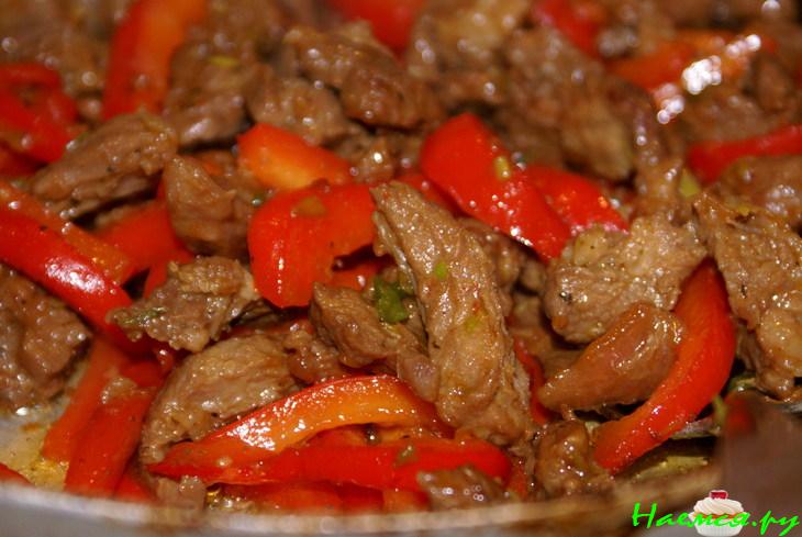 Телятина с семечками кунжута